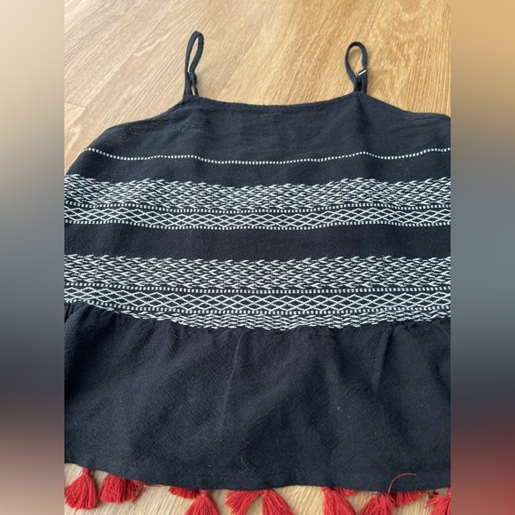 a.n.a Monochrome Top with Red tassels, crop top, size M, - Picture 4 of 9